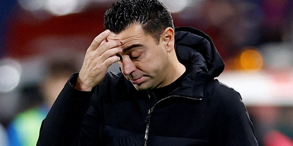 Xavi ma powody do zmartwienia, bo Barcelona gra słabo.