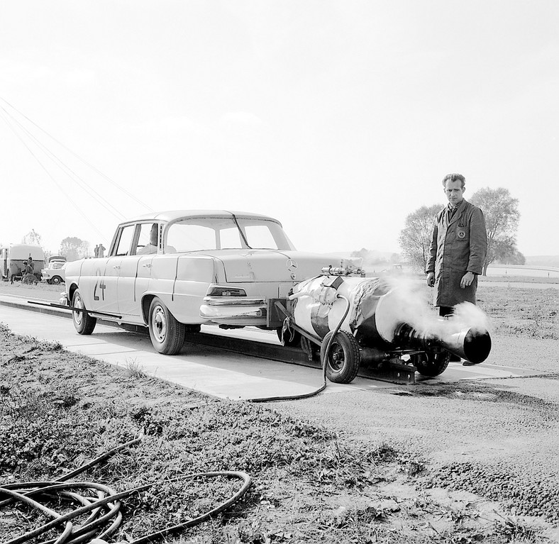 60 lat testów zderzeniowych Mercedes-Benz