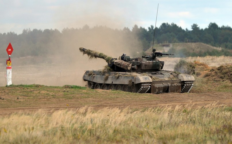 Dodał, że podczas ćwiczeń sprawdzane jest współdziałanie dowództw oraz walczących pododdziałów w ramach połączonych operacji obrony. 'Te ćwiczenia sprawdzają synergię działań wszystkich rodzajów sił zbrojnych' - dodał rzecznik.
<br><br>mzb/ pru/<br> (mb/mr) PAP/Marcin Bielecki