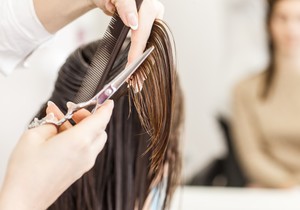 Šišanje postalo luksuz, cene frizerskih usluga eksplodirale