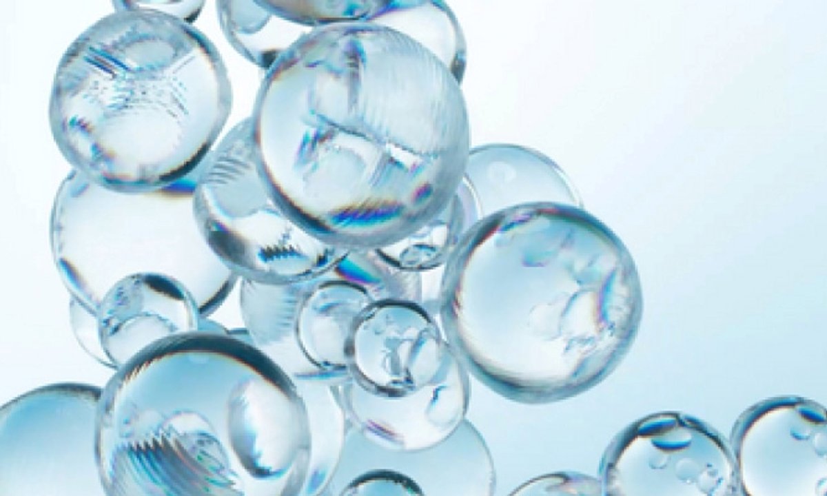 MINÉRAL 89 NAWILŻAJĄCO-REGENERUJĄCY KREM NA NOC Z MELATONINĄ