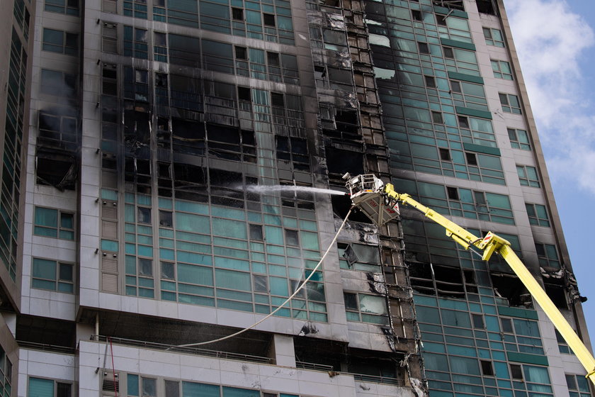 Fire at apartment building in Ulsan