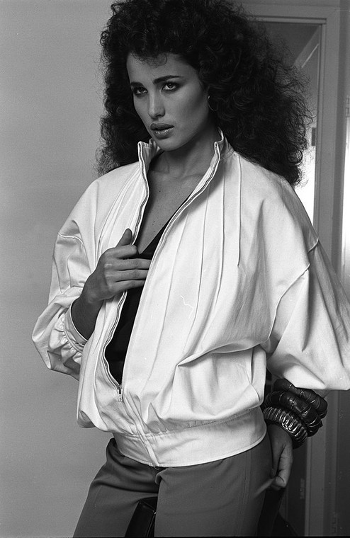 Andie MacDowell podczas sesji zdjęciowej dla amerykańskiego "Vogue" w latach 80.