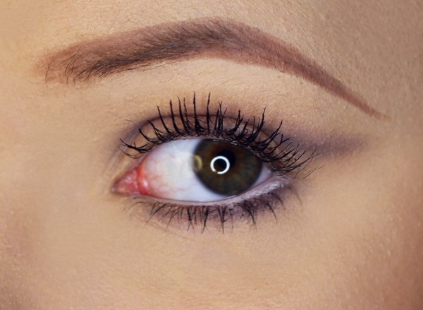 Lata 70. moda, makijaż, fryzury - Uroda