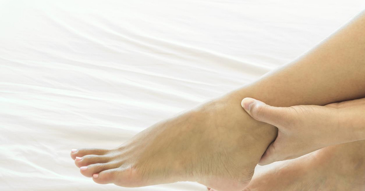 Opuchnięte kostki u nóg - przyczyny, leczenie, profilaktyka, domowe sposoby