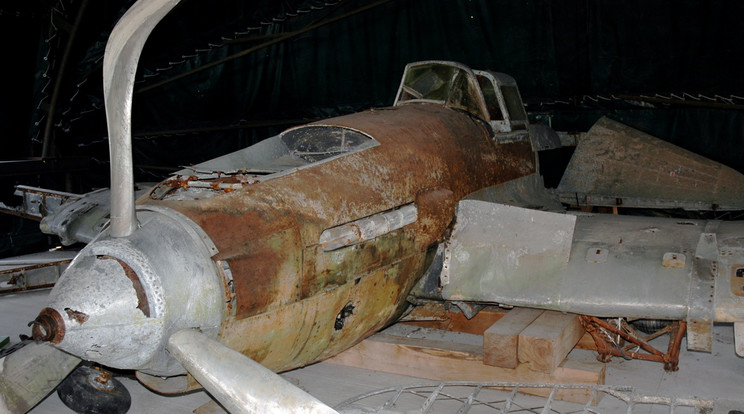 Az IL–2es gép roncsaiból a pilóta holtteste is előkerült. Utána még másfél évtizedig egy irodában „pihent”