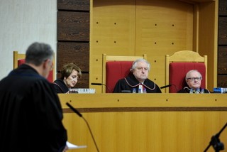 Bez zgody na kneblowanie sędziów TK