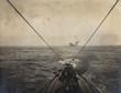 Niemiecki U-boot zatapiający statek handlowy na Oceanie Atlantyckim, 1915 rok