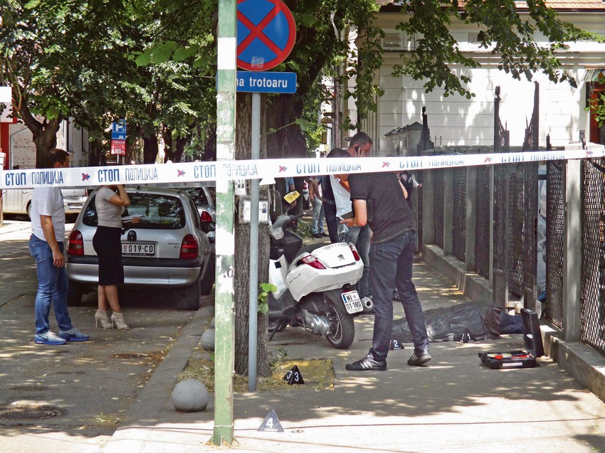 Ubica je odlično poznavao navike žrtava i izabrao najpodesniji trenutak za likvidaciju: Uviđaj nakon dvostrukog ubistva