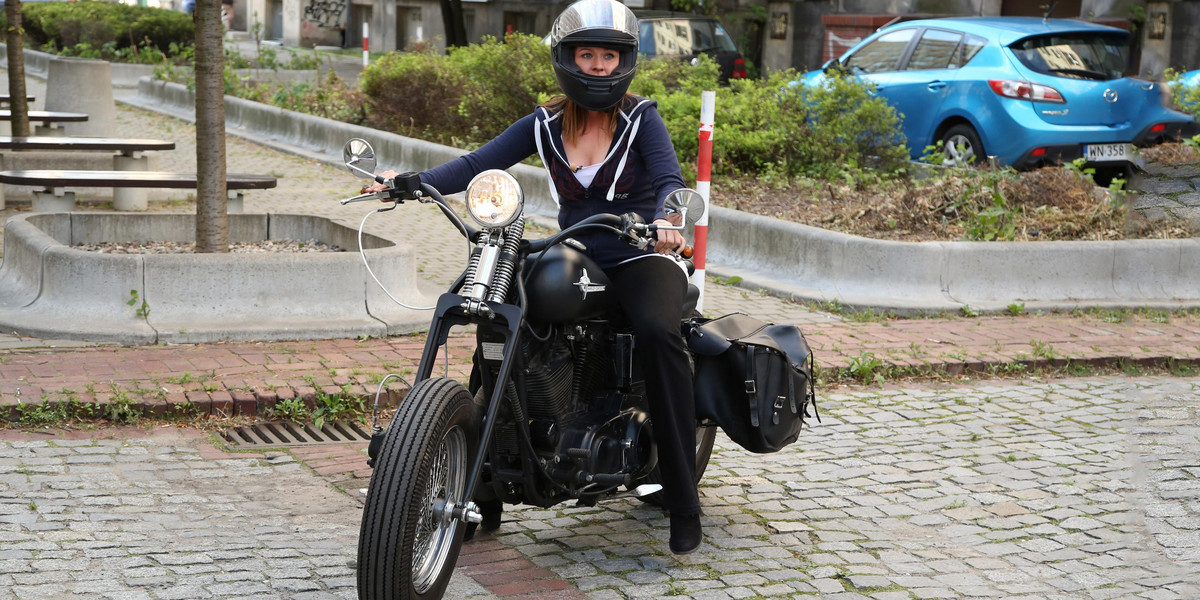 Ewa Błachnio na motocyklu