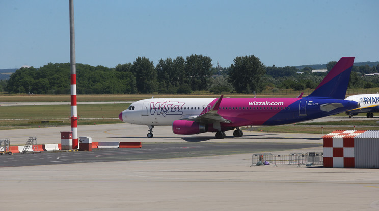 A WizzAir mindnet megtesz annak érdekében, hogy a lehető legnagyobb tábor buzdíthassa a magyar válogatottat /Fotó: Isza Ferenc