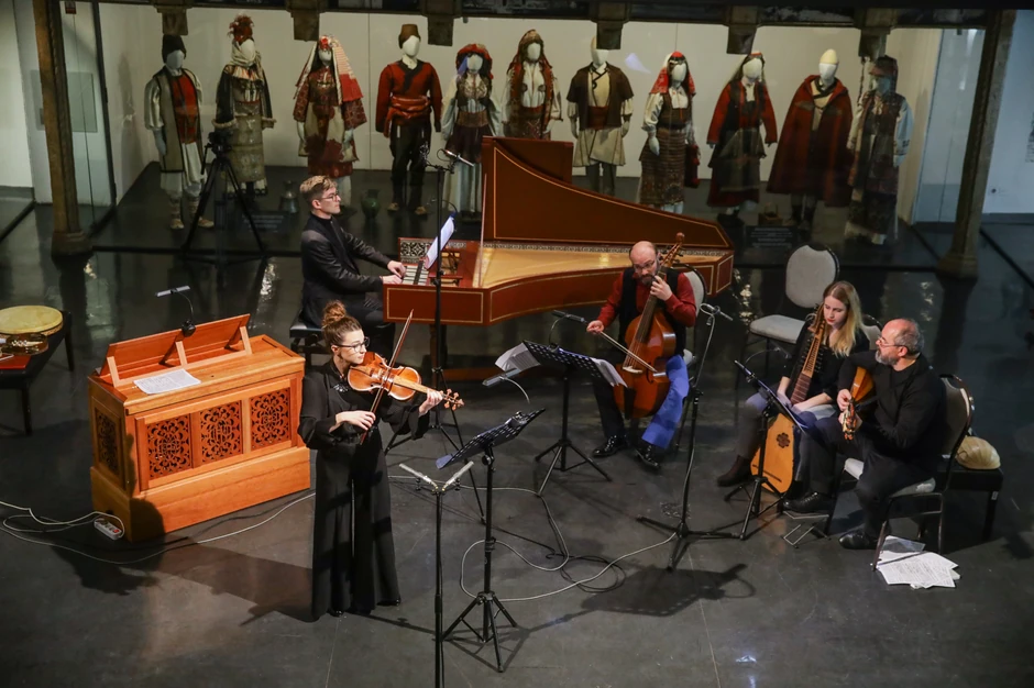 Sara planira da se sa diplomom Kraljevskog koledža vrati u Srbiju i pomogne kulturi svoje zemlje