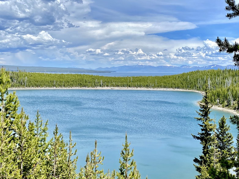 Jezioro Duck, a za nim jezioro Yellowstone