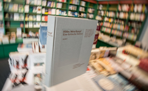 "Mein Kampf" bestsellerem w Niemczech. Wydawca szykuje dodruk książki Hitlera
