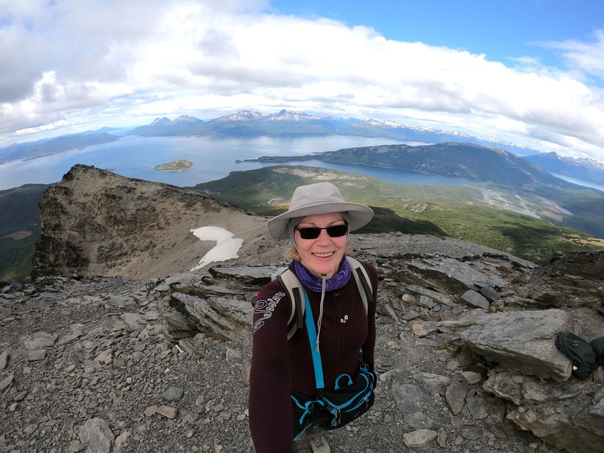 Na krajnjem jugu Ognjene zemlje, u pozadini su lednici a u daljini Antarktik