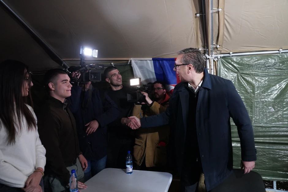 Vučić posetio studente u Pionirskom parku