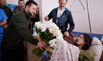 Zełenski odwiedził w szpitalu rannych mieszkańców Kijowa