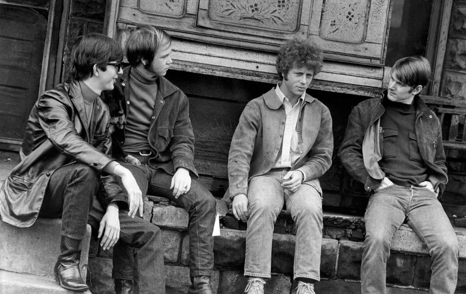 Gram Parsons (w okularach) i The Byrds w 1968 r.