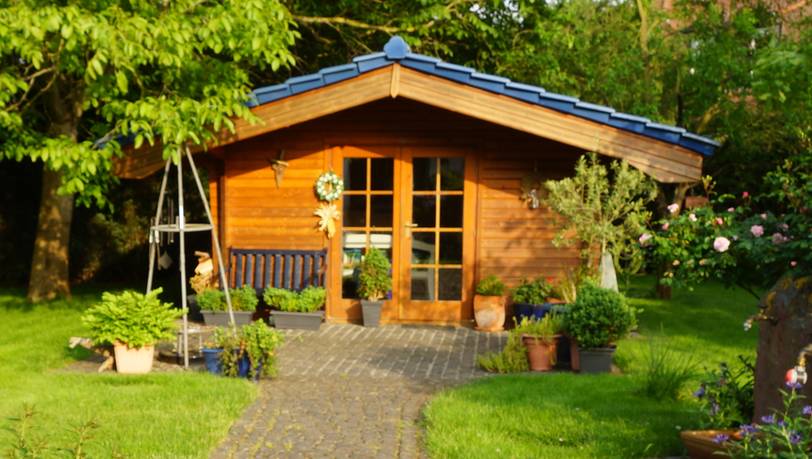Die beliebtesten Gartenhäuser aus Holz von Karibu: Im Bausatz für den Garten