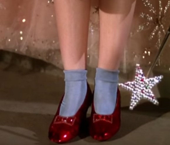 13 GODINA TRAJALA POTRAGA FBI pronašao ukradene crvene cipele iz  ''Čarobnjaka iz Oza'' koje vrede MILIONE (FOTO, VIDEO)