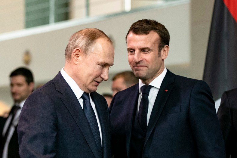 Prezydent Francji Emmanuel Macron i prezydent Rosji Władimir Putin