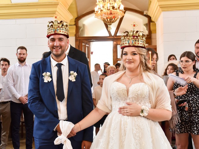 Mihailo Ristović iz Mionice i Katarina Kovačević, sada i Ristović, iz Obrenovca, upoznali su se na putevima kojima su ih vodili posao i studije