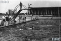 Ciechocinek w 1935 r. - kuracjusze podczas kąpieli w basenie solankowo-termalnym