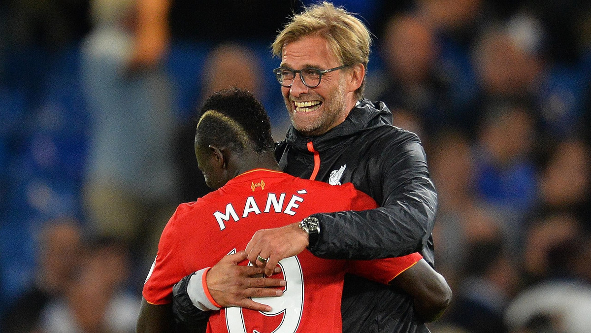 Sadio Mane z Liverpoolu podgrzewa atmosferę przed poniedziałkowym hitem Premier League Liverpool - Manchester United. - Dobrze, że gram na Anfield Road, a nie w United - stwierdził reprezentant Senegalu.