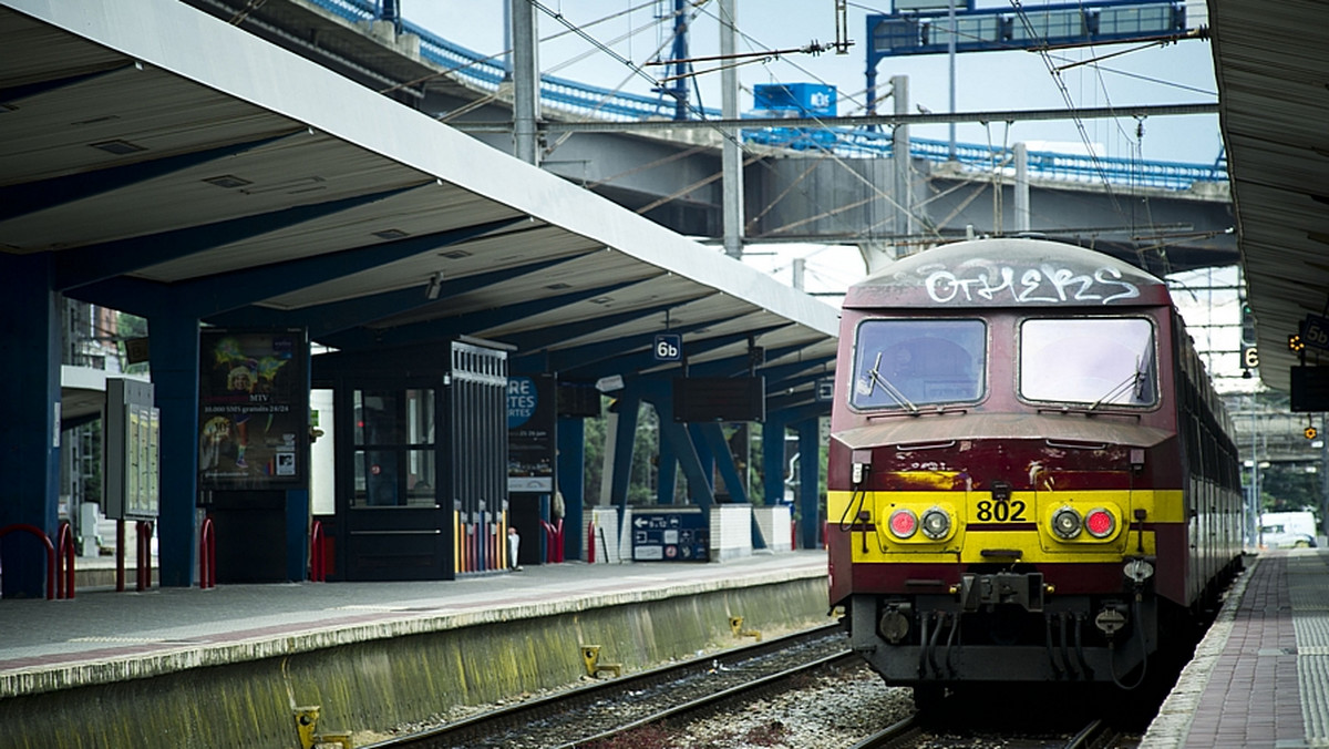 Śląski Zakład Przewozów Regionalnych w Katowicach, jako pierwszy przewoźnik kolejowy wprowadził usługę zakupu biletu na pociąg za pomocą telefonu komórkowego. Od 24 października wprowadzono kolejną innowację w tym zakresie.