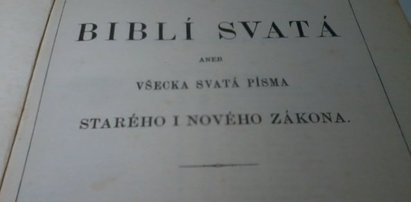 XVIII-wieczna biblia na śmietniku. Kto mógł zrobić coś tak głupiego?