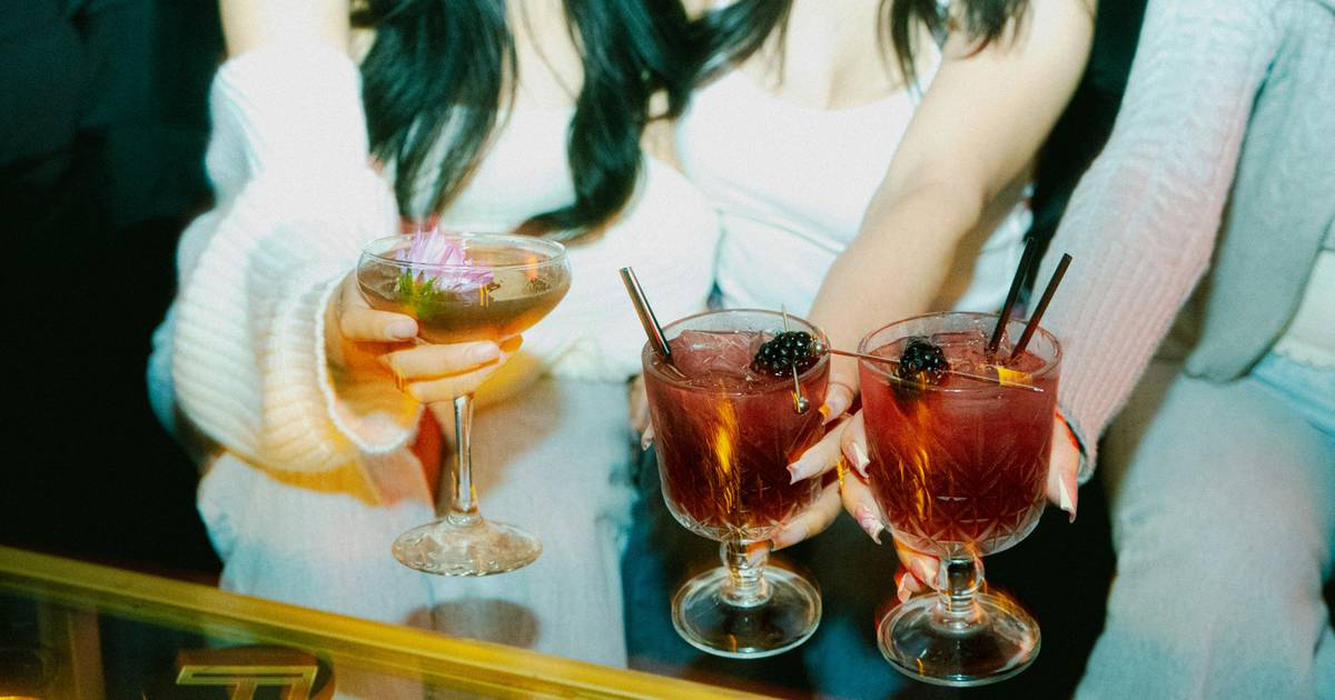 Czy generacja Z rzadziej pije alkohol? W jednej statystyce wypadają wyraźnie lepiej