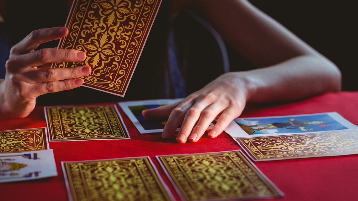 Wróżenie z kart klasycznych — znaczenie kart. Czym różni się od tarota?
