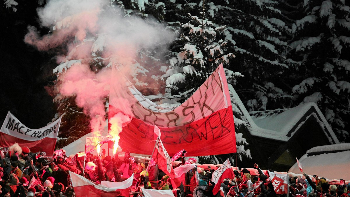 Podczas styczniowych konkursów skoków pod Tatrami, na Wielkiej Krokwi pojawiły się reklamy "Mevisto". Firma proponuje spopielanie zwłok zmarłych osób i przerabianie ich na estetyczne kamienie, które mają przypominać bliskich zmarłych - informuje Radio Kraków.