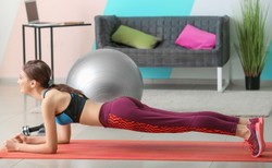 Wystarczy 5 minut, by rozruszać wszystkie mięśnie. Przed telewizorem!