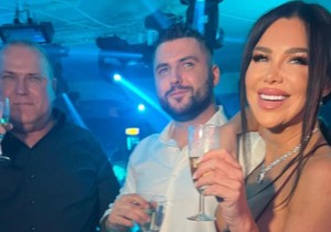 Mustafa, Asmin, Stanija