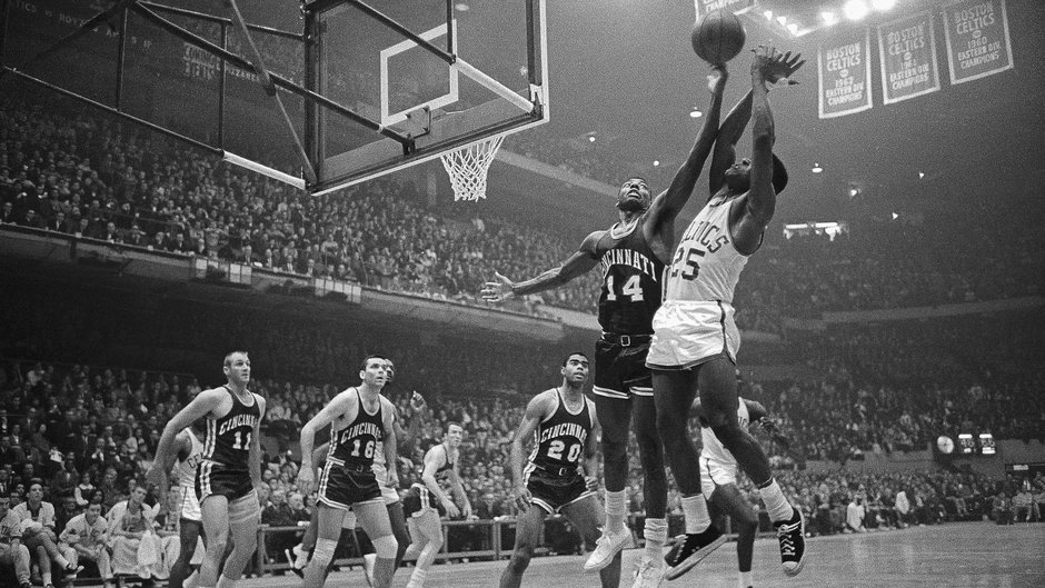 Oscar Robertson (L) w 1964 roku