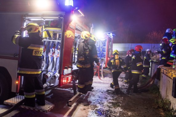 Pożar na nielegalnym wysypisku opon w Raciniewie.  Autor: PAP / Tytus Żmijewski