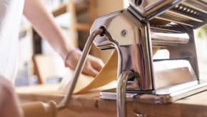 Pasta selber machen: Die besten mechanischen Nudelmaschinen für Zuhause