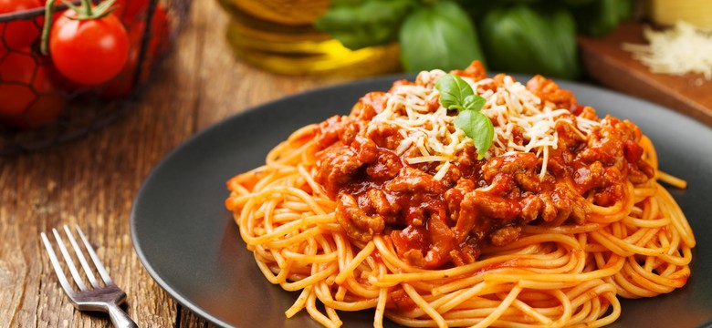 Dziś Dzień Spaghetti. Najlepsze jest to z sosem bolońskim? Włoski kucharz ma inne zdanie