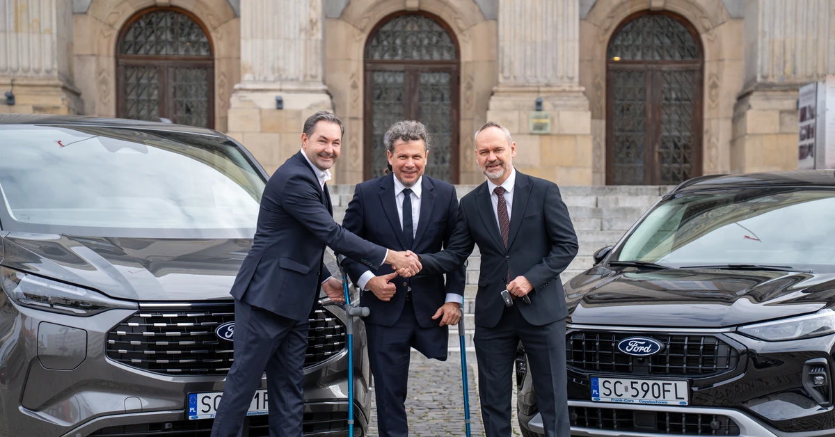 Ford przekazał samochody. To nowy kontrakt
