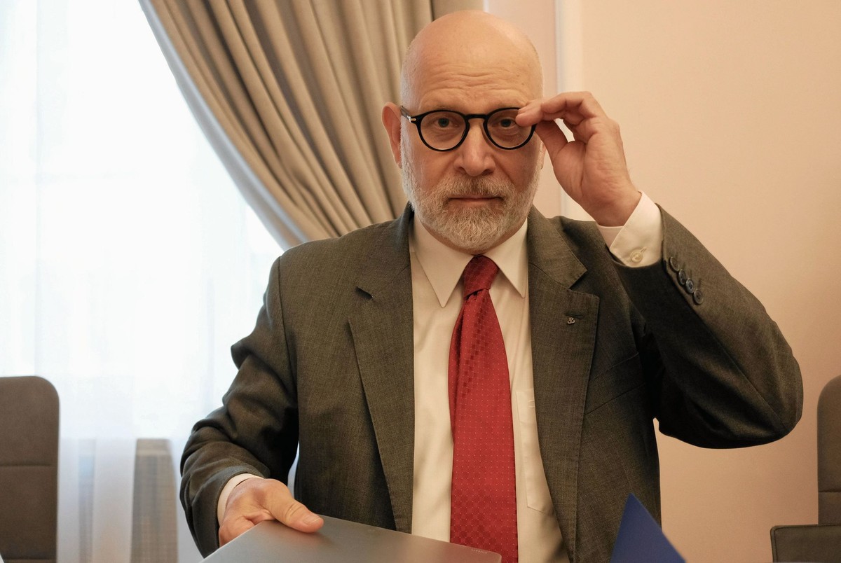 Szef KRRIT, Maciej Świrski