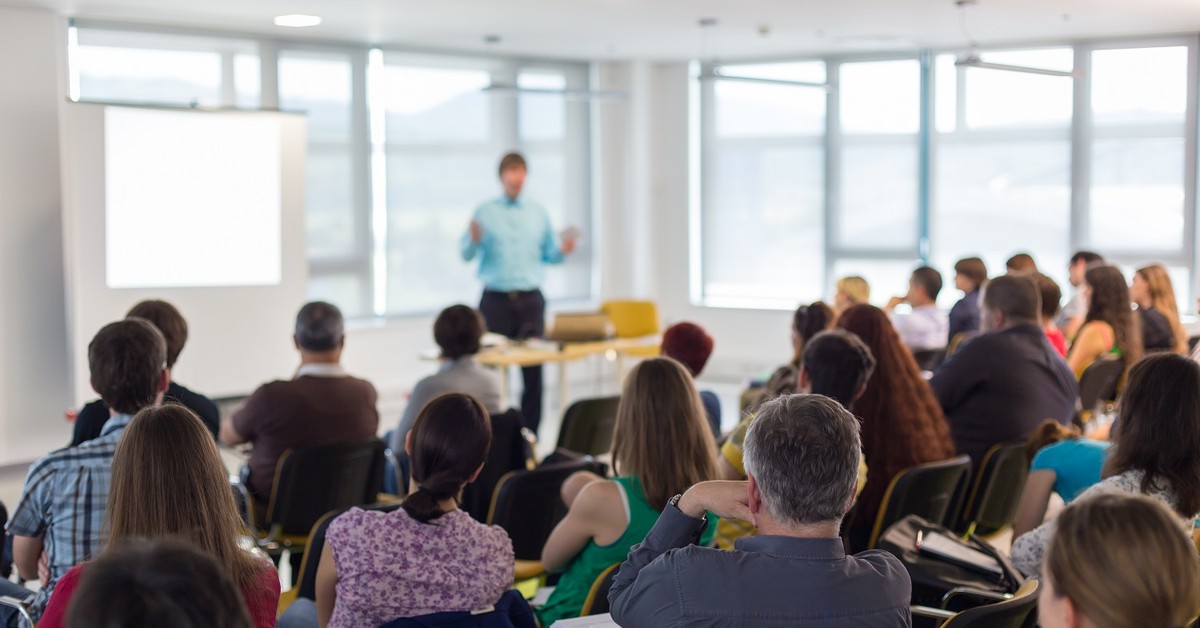 Komercyjne szkolenia zawodowe a zwolnienie z VAT. Co na to NSA?