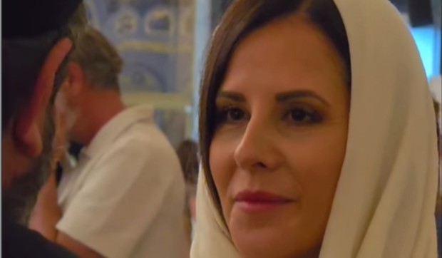 Tamara Vučić se sa sinom poklonila Pojasu Presvete Bogorodice u Hramu Svetog Save
