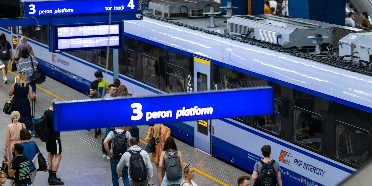 Ceny biletów na połączenia obsługiwane przez PKP Intercity gwałtownie spadną.