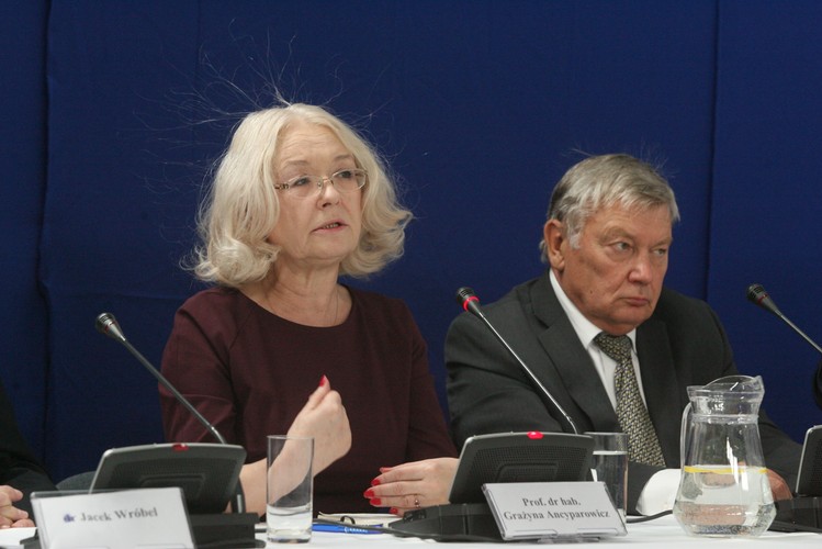 Zorganizowana przez PiS debata gospodarcza 'Alternatywa'. Iskrzyło...