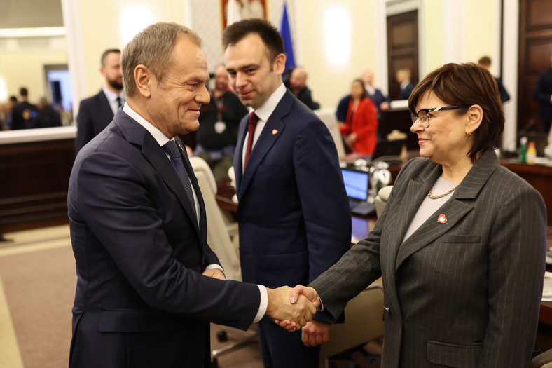 Donald Tusk, Andrzej Domański i Izabela Leszczyna na posiedzeniu rządu w grudniu 2023