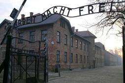 Brama byłego obozu Auschwitz II-Birkenau w Oświęcimiu