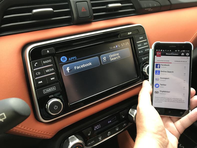 Asus ZenFone 3 i radio współpracują poprzez aplikację Connect. Niestety Nissan miał problemy ze swoją usługą. Micra