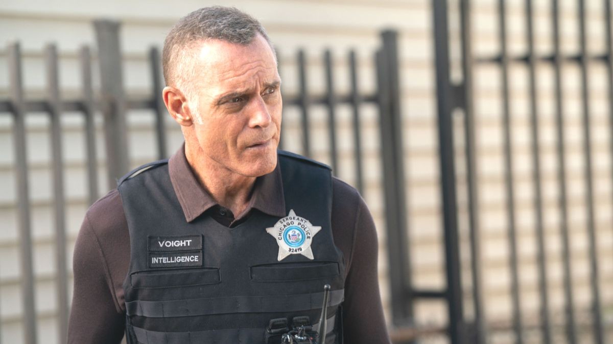 Jason Beghe jako sierżant Hank Voight w 13. sezonie serialu "Chicago P.D."