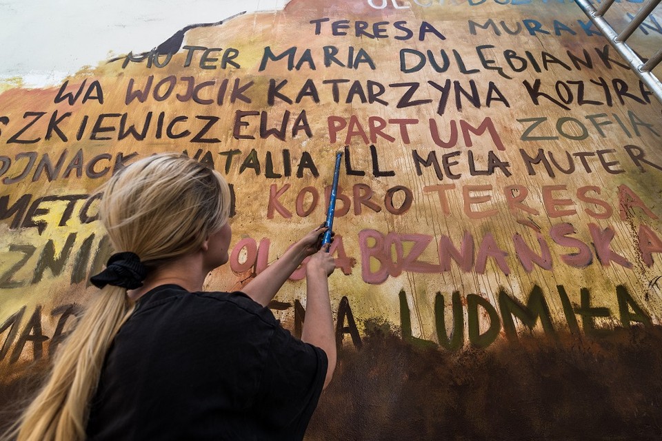 Mural z Anną Bilińską przy ul. Smolnej w Warszawie